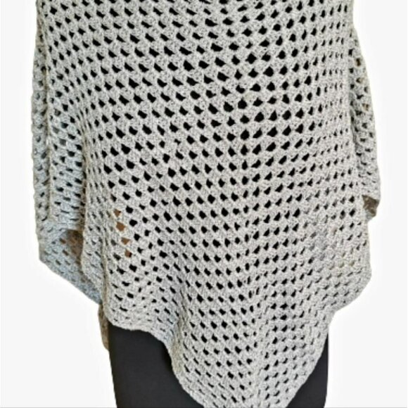 Hand made crochet triangle scarf - Picture 2 of 4